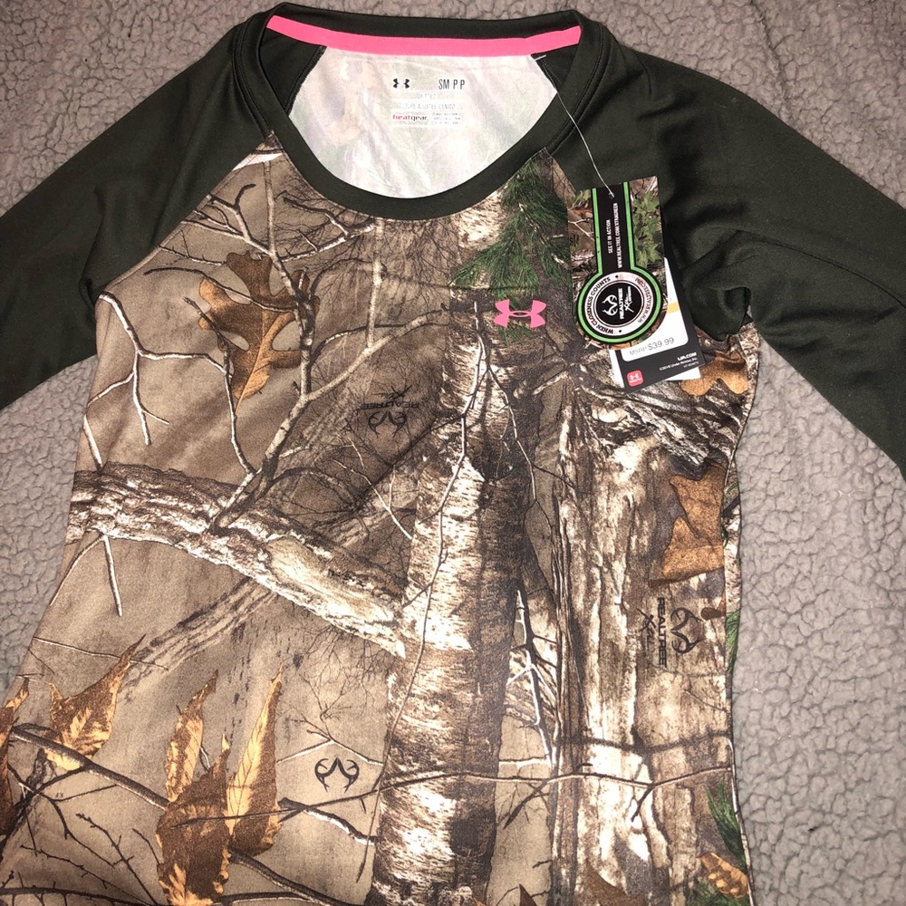 Women’s under armor size S camo quarter sleeve